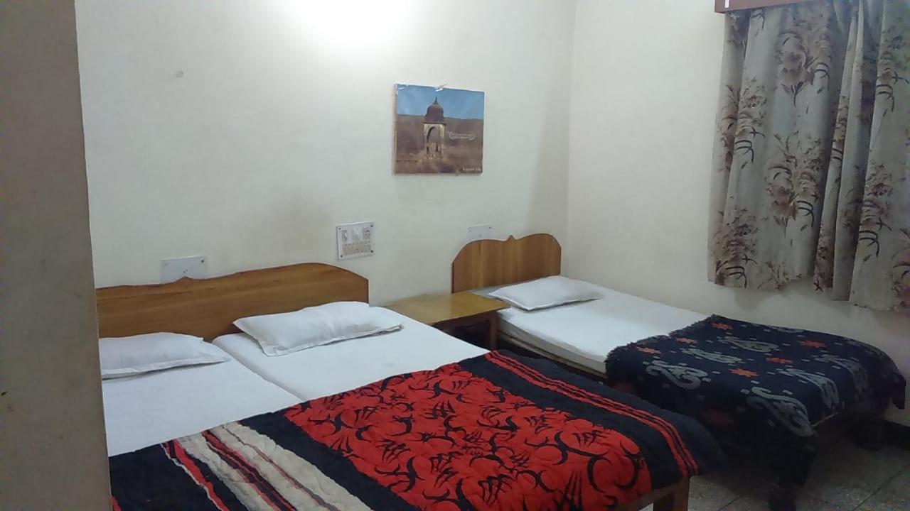 Hotel Yogi Lodge Khajurāho エクステリア 写真