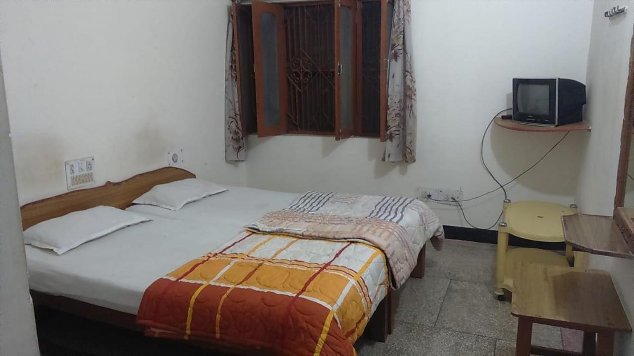 Hotel Yogi Lodge Khajurāho エクステリア 写真