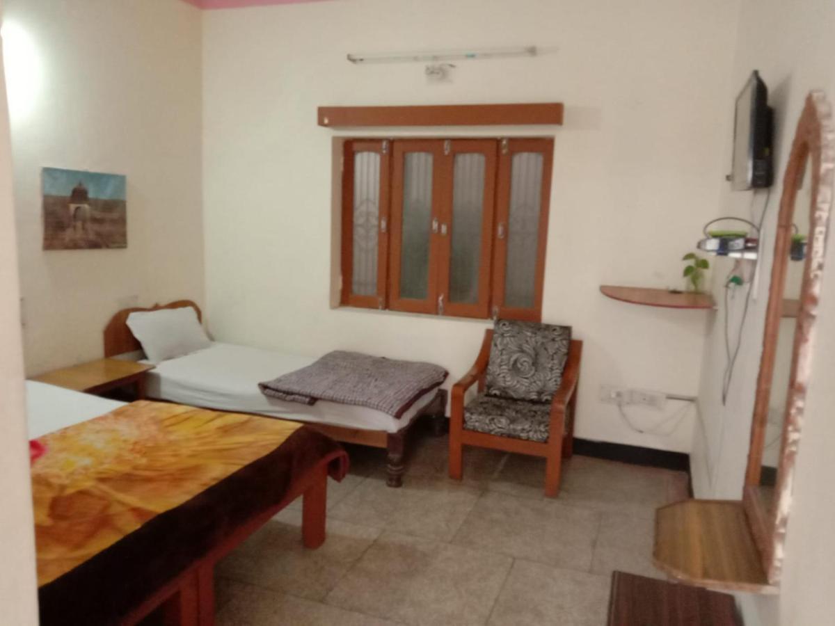 Hotel Yogi Lodge Khajurāho エクステリア 写真