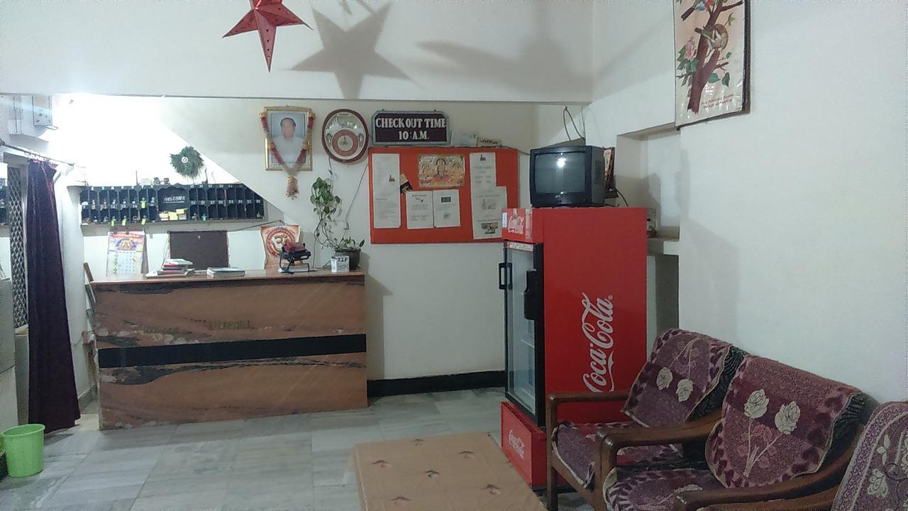 Hotel Yogi Lodge Khajurāho エクステリア 写真