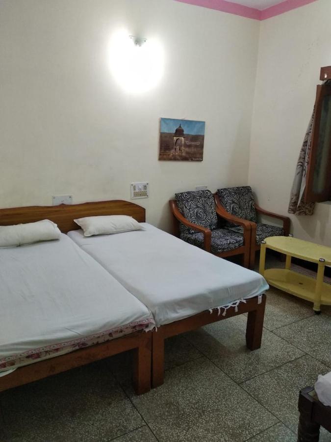 Hotel Yogi Lodge Khajurāho エクステリア 写真